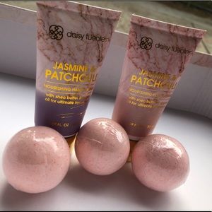 Set! Daisy Fuentes travel size !